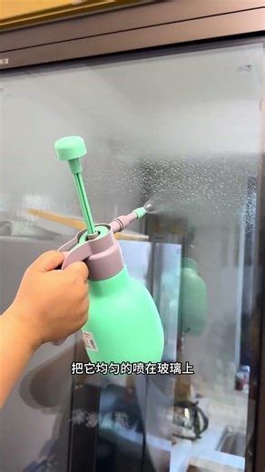 Housekeeper shares tips for cleaning windows