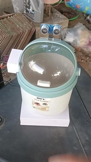 ตัวอย่างถังขยะเปิดปิดอัตโนมัติ โดยรับค่าจาก HC-SR04 สั่งงาน Servo motor MG90S เพื่อเปิดปิดฝาถังครับ