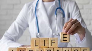 क्‍या होता है Term Insurance, ये लाइफ इंश्‍योरेंस से कितना अलग है और इसे खरीदते समय किन बातों का खयाल रखना चाहिए? | Zee Business