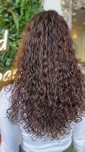 1K views | Living for natural and soft curls! This stunning Perm was created by the team at @kayandkompany!  #goldwell #gogoldwell #perm #curlyhair #texturedhair #perming | Goldwell UK | Facebook
