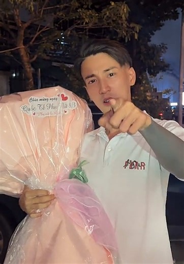 8/3 Chỉ Cần Bé Thích Là Anh Ra Đầu Hẻm Mượn Cộng Dây Chuyền Cho Bé Liền 🙄 #xuhuong #xuhuongtiktok #trending