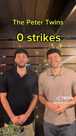 TWIN CHALLENGE! Twins vs Twins, who won? #foryoupage #twinchallenge #twins #twinsoftiktok #twinsisters #twinschallenge #identicaltwins #twintelepathy #russian #russiangirl #russiantiktok #twinning