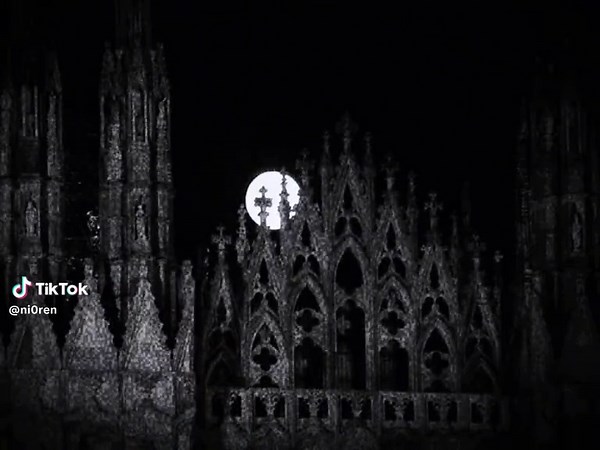 Fantasy Vibes: Exploring Gothic Architecture and Vampire Aesthetics