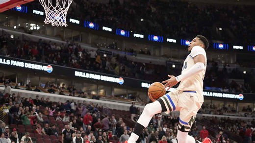 Giannis garbage time dunk incites fight after win over Bulls