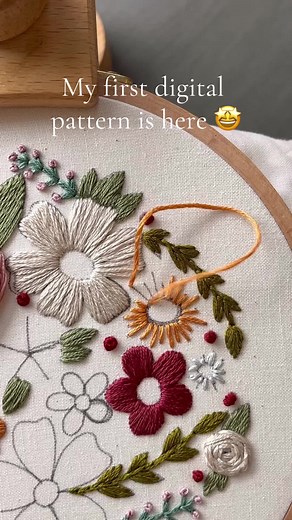 It’s official— I’ve completed my first embroidery pattern!! 😍🎉🪡 I’ve been working on a full pattern and stitch guide for days 😅 but it’s complete and ready for you all! I’ve been talking about writing a pattern for almost a year and I finally sat down and did it. 🌸 The instant digital download comes with a full pattern and stitch guide. All of the elements are beginner friendly and I hope you enjoy stitching it as much as I did! It’s a digital download, so it’s available in my Etsy shop ✨ #