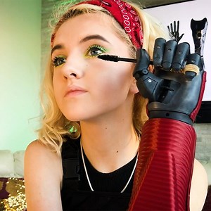 4.4M views · 1.4K reactions | I use my bionic arms to do my makeup ✨ | Shake My Beauty | Facebook