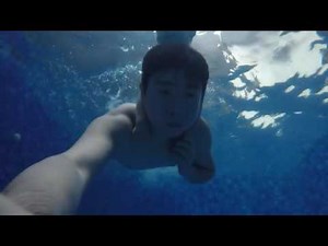 My 2 years old baby learn to dive (GoPro Hero 4 Silver)