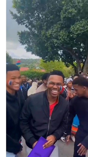 [FUN FACT]: Botha House is the second oldest all-male residence on campus. They brought the spirit of the most challenging race—the Tour de France—to the Heritage Day Parade. The longest Tour de France ever held was in 1926, covering a staggering 5,745 kilometres—about the distance from Makhanda to Cairo! Join us at The Vice-Chancellor's Variety Show at 14:30 on Saturday at the Steve Biko Lawns for more cultural showcases, including our international students. 🎥 Latita Noholoza | Rhodes Univers