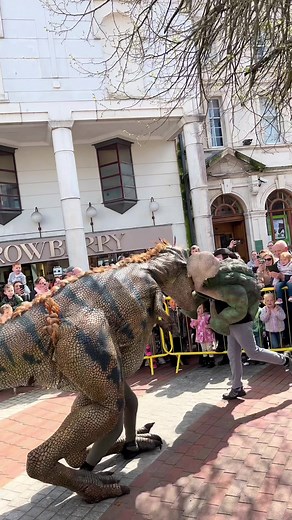Epic Dinosaur Battle: Ronnie Rex vs Ankylosaurus