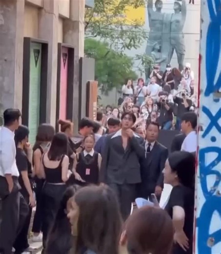 just winmetawin casually meeting A-list Korean idols and artists #winmetawin #kpopfyp #thaienthu