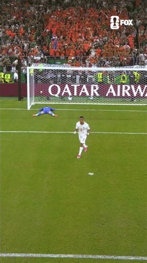 The goalkeeper had it… then he didn't 👀