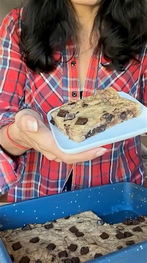 I love making these Chocolate Chip Banana Bars! 🍌 🍫 #banana #chocolatechip #recipes