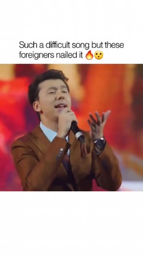 Music Liabrary on Instagram: "Mere Dholna Live Performance By Foreigners 🔥😮 #Video Credit :- @havas_guruhi_official #indianidol #indianidol14 #meredholna #trendingreels #viralreels #singing #foreigners"