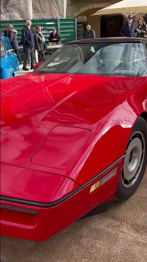 🔥 ¡Qué bonito es este Corvette clásico!🇺🇸