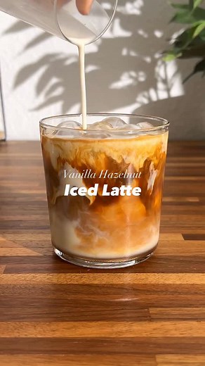 Vanilla Hazelnut Latte 🤎👀 Recipe 👇🏽 Recipe: -add ice to your glass -fill it with 150ml/5oz of milk (milk of choice) -add 15ml/0.5oz of vanilla syrup -pour in a double espresso (60ml/2oz) -prep a hazelnut cream *mix 60ml/2oz of heavy or oat cream with a splash of vanilla syrup (I got both syrups from @1883syrups ) -pour the hazelnut mix into your vanilla coffee That’s it! Enjoy! 😁 #icedcoffee #icedlatte #homebarista #coffeerecipe | Yourcoffeedude