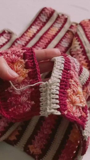 131K views · 2K reactions | #crochet #crochetpattern #crochetteqnique #crochettutorial #crochetstitch #crochettutorialvideosforbeginners #crochetvideo #crochetvideotutorial #crochetpatternsforbeginners #crochetpatternfree | Knit and Crochet World | Facebook