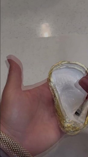 How To Découpage Exquisite Ornaments