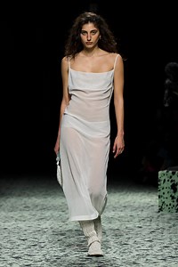 La moda anni '90 di tendenza dalle sfilate Autunno Inverno 2023 2024