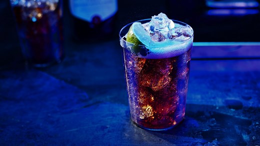 Whisky & Coke - Cola Scotch Cocktail Recipe - Ballantine's