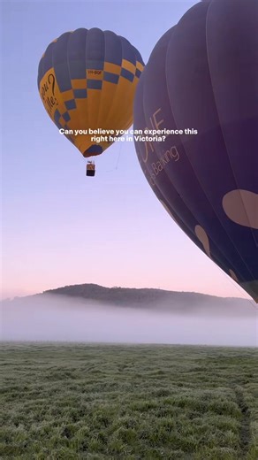 Drift above the Yarra Valley’s vineyards on a sunrise hot air balloon flight 🌄 Book one of Victoria’s most unforgettable experiences now > http://bit.ly/4qtEkgb | Luxury Escapes