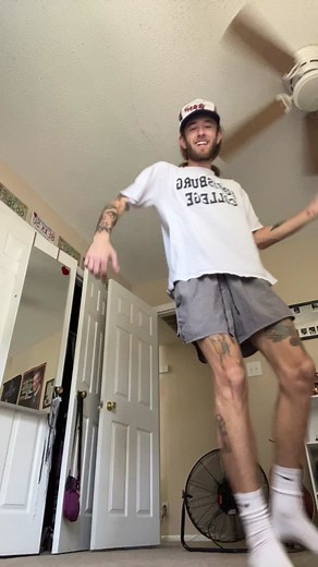 i remember being like 16 and using vimeo for the first time and finding this songs music video, so cool its back and trending