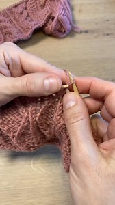 Single stitch twists are usually knitted through the back loop for more defined stitches. Shown here is the right twist. #knitting | Annaplexis