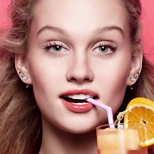 24K views · 396 reactions | Are you ready for summer, benebabes? This fabulous beauty recipe featuring the NEW Hoola Quickie Contour Stick has us strutin’ on sunshine. You'll look like a sunkissed beach babe, for sure! | Benefit Cosmetics | Facebook