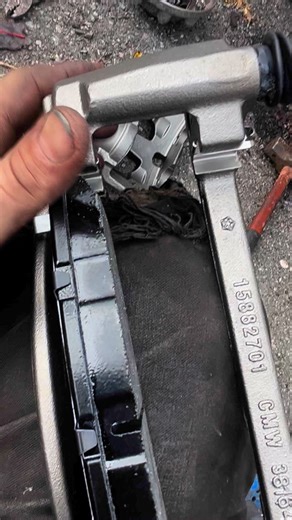 319K views · 720 reactions | This is how brake pads are suppose to function in the bracket. Effortless.. #BrakePads #BrakeJob #MechanicLife #AutoRepair #WrenchTime #CarMaintenance #FixItRight #MobileMechanic #BrakeSystem #EffortlessRepair | My Mobile Mechanic / Auto Repair & Brake Replacement. | Facebook