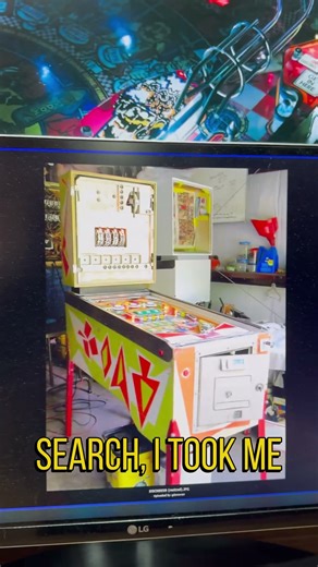 Did you know there's a Pinball Machine in Home Alone?? #christmasmovies #pinball #nostalgic