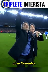 ⚫🔵 El Inter de Mourinho 2009-2010: el Triplete perfecto 🏆🏆🏆 En la temporada 2009-10, el Inter de José Mourinho protagonizó una de las campañas más completas del fútbol europeo. Un equipo caracterizado por su orden defensivo, disciplina táctica y eficacia en los momentos clave, que conquistó Serie A, Coppa Italia y Champions League. Eliminó a rivales como Chelsea, al Barcelona de Guardiola, y al Bayer Munich, terminando con una sequía europea de 45 años para el club. Una temporada que marcó u
