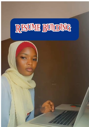 Resume Building. Learn to tailored your resume today. You don’t have to overcomplicate things, just a simple clear resume is enough. #virtualassistantcoach #virtualassistantjourney #beginnerclass #resumetips #creatorsearchinsights