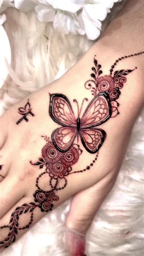 Butterfly mehndi design 🦋 This is one design from our Advanced Mehndi Course. Many more designs are included and taught step by step. 📅 New batch starts from 1st February 📩 Contact us for details and separate sessions Keywords ⬇️ Butterfly design Advanced mehndi course Simple detailing Clean finishing Practice designs Mehndi learning
