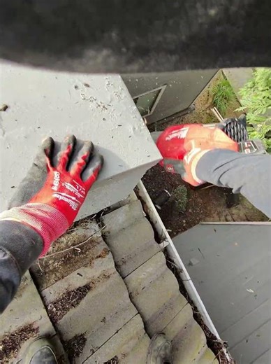 How to clean a dirty side wall flashing on any tile roof repair the easy way - SOLVED #frechieroofer