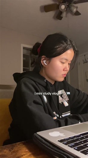 Let’s do homework together in the snow storm today to turn all homework in before the due date📚