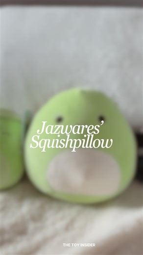 Comment “Squish” down below to shop the Squishpillow! 🫶✨ Jazwares’ new pillow collection features three different firmness options, and two different sizes. For a full review of this Squishmallows inspired pillow and pillowcase collection, click the link in bio. @jazwares @squishmallows | The Toy Insider