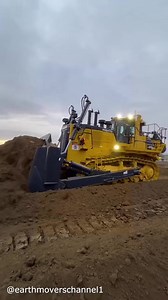 Komatsu D375A Dozer #komatsu #d375a #dozerlife #dozer #pushingdirt #bigmachine #bulldozer | Stone016