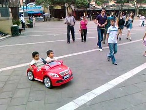 babies driving car.mp4