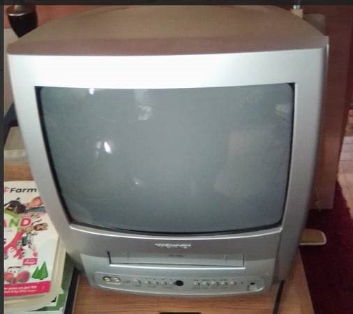 TV 14" Magnavox CRT with VCR and Video gaming Jack hook ups - video gaming - by owner - electronics media sale -...