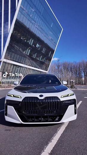 BMW M760i xDrive: A Luxury Sports Sedan Overview