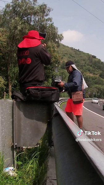 Los2bikers (@losdosbikers) - Nada extraordinario pero me sacó de onda jajsa 😅 #paratiiiiiiiiiiiiiiiiiiiiiiiiiiiiiii #paratii #parati #motos #bikervlog #biker #3marias1boy #3marias #holamundo #fotografias #insta360 #gopro #fotografia3marias #LiveOutlandish