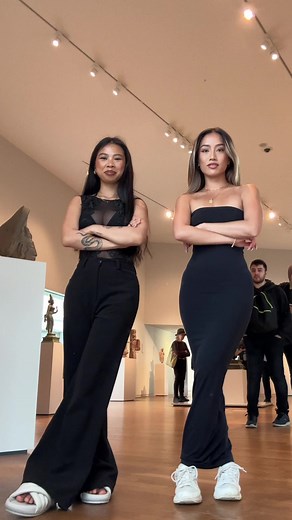 Coordinating Outfits with Friends on Holiday