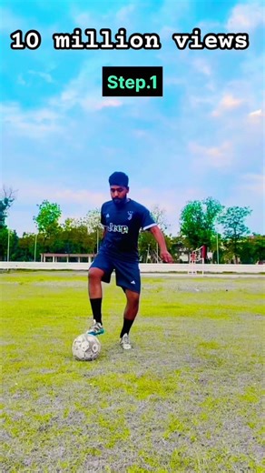 Learn this skill 🔥 you can try it ⚽️👍 #football #footballskills #soccer #tutorial #shorts #reels
