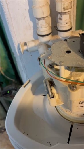 Cleaning out my whirlpool house water filter after part 3 subscribe like share