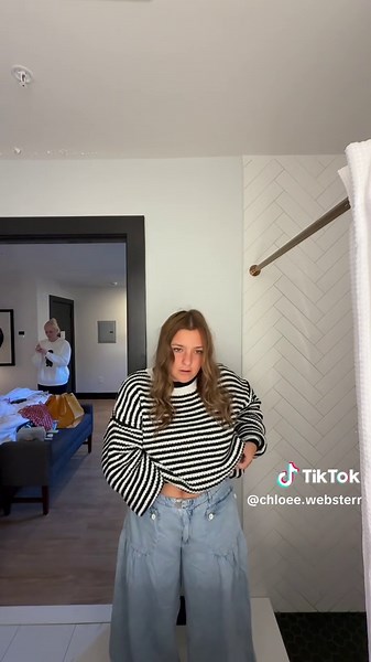 How do people get their nails done so often and their nails don’t die!?🤣 One of the only times you’ll see me wearing black lol #vlog #grwm #salem #massachusetts #spooky