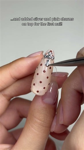 Hello Kitty Gyaru Nails #nailart #hellokittynails #naildesigns