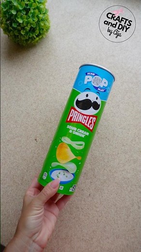 DIY Golden Vase from a Pringles Tube – Upcycle in Style!