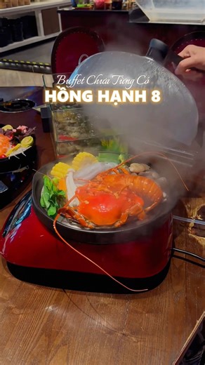 🦞 Trải Nghiệm Hải Sản Tươi Sống “Bơi Ngay Tại Bàn” – Duy Nhất Tại Buffet Hồng Hạnh 8 🦀 Bạn đã từng thử cảm giác buffet hải sản với cua, tôm, bề bề, mực… đều còn tươi sống ngay tại quầy chưa? Tại Hồng Hạnh 8, mỗi bữa ăn là một hành trình khám phá vị biển Quảng Ninh — 🔥 Hải sản được hấp nóng ngay khi bạn gọi món 🍤 Tôm, cua, mực, ốc… tươi ngọt, đậm vị biển 🥢 Quầy dimsum ngộ nghĩnh “cưng xỉu” 🍛 Hơn 60 món nóng, salad, tráng miệng thay đổi mỗi ngày ... Tất cả được phục vụ trong không gian sang 