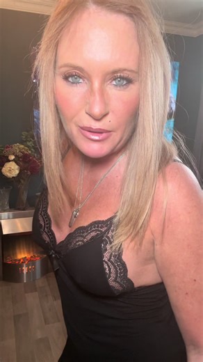 These pyjamas are a short lace nightwear style that’s perfect for Valentine’s Day. The short nightie fit makes this nightwear feel flattering while still being super stretchy and comfy. If you’re shopping Valentine’s Day pyjamas, this short nightwear option is such a good find. This nightwear is ideal if you want something special for Valentine’s Day without spending loads — only £5. Comfortable pyjamas, stretchy nightwear, and a lovely short Valentine’s Day nightwear style that works perfectly 