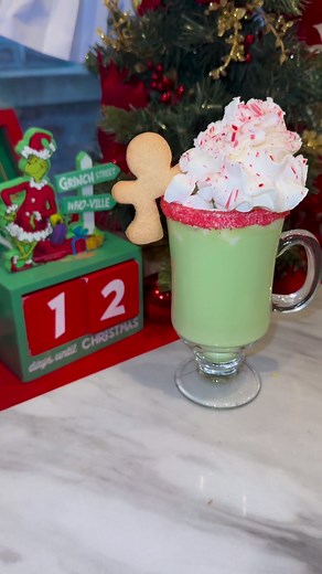 Slow cooker grinch hot cocoa #slowcooker #hotcocoa #grinch #cookingathome #drinks #hotchocolate #hotchocolatebombs #explorepage #explore #homemade | Raven Hall
