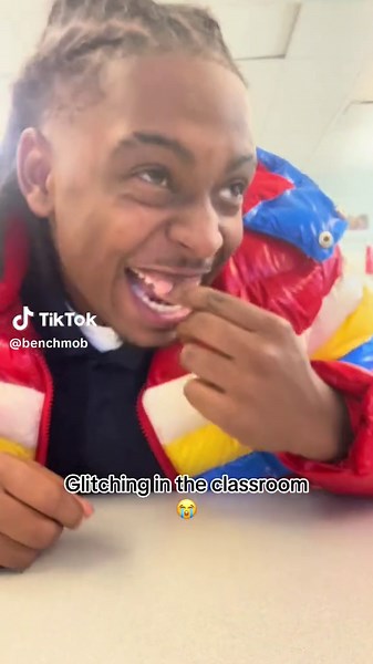 me right before i fall asleep (@Cruz🥴) #highschool #highschoolshenaigans #classroom #schoolpranks